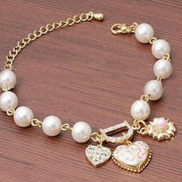 Jewelry - Beautiful Boutique Gold Heart Bracelet ❤️